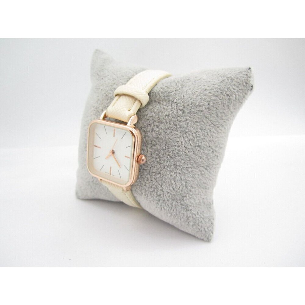 Women Charming Charlie Quartz WR Analog Dial Causal Watch (G609) - Picture 4 of 9
